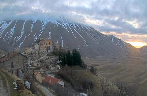 Castelluccio di Norcia webcam, Umbria, Italy