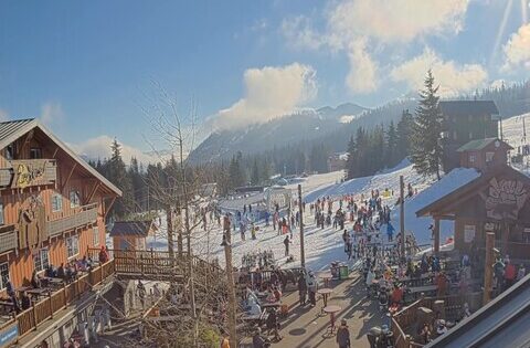 snoqualmie pass webcam