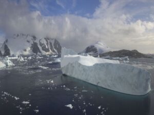 Hapag-Lloyd Hanseatic inspiration Expedition Ship